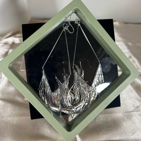 Vintage Basic Fringe Linear Drop Earrings Brand New Never Used - Picture 5 of 5